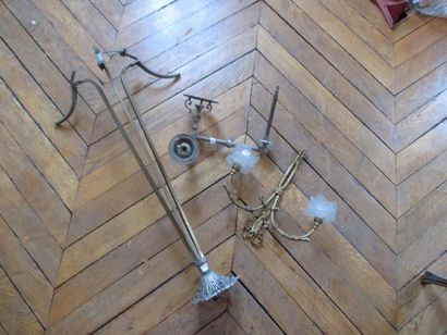Monture de lustre et deux appliques