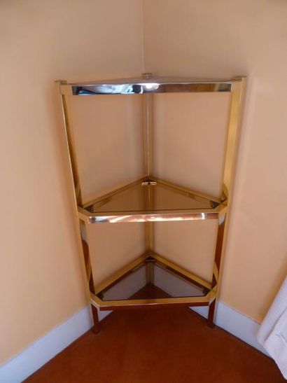 Etagère d'angle en métal doré à 3 plateaux,...