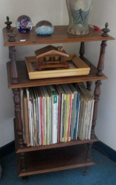 Meuble à musique en bois naturel
