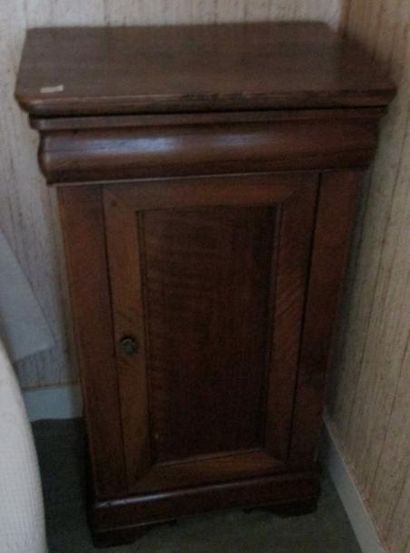 Deux chevets en bois naturel