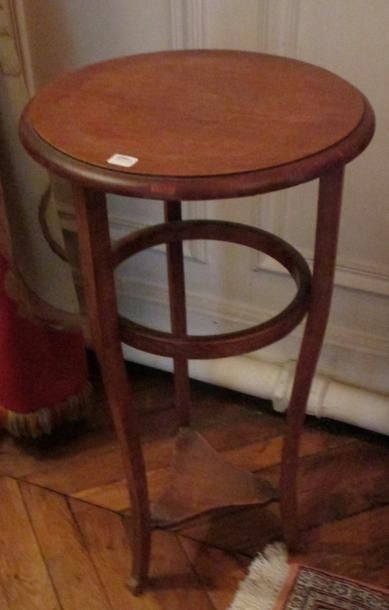 Guéridon en bois

H : 66 cm