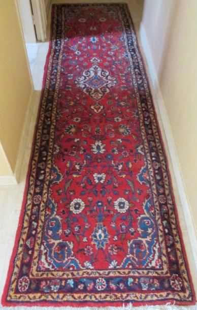 Tapis Galerie fond rouge 

295 x 95