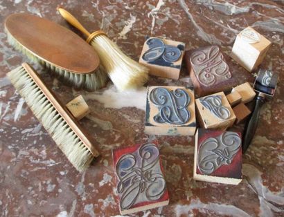 Lot de brosses et tampons encreur