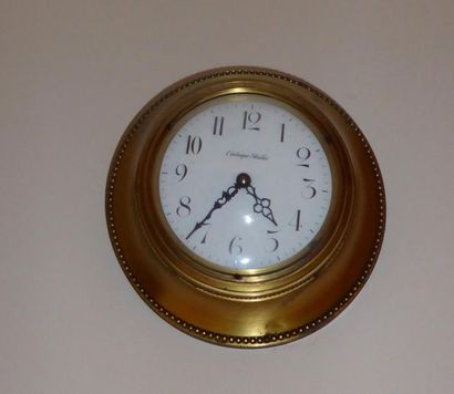 Pendule d'applique ronde en laiton