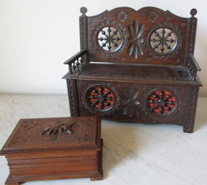 Boite en forme de banc et un boite en bo...