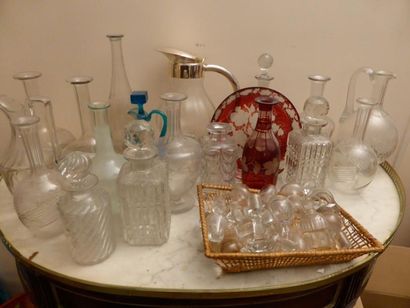 Lot de carafes en cristal et verre