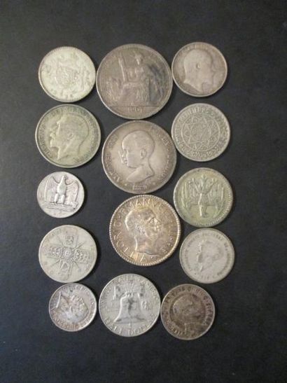 Lot de pièces en argent : 1 p. half dollar...