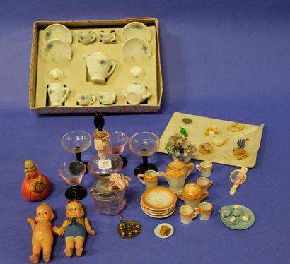 Dinette, petites poupées en celluloïde et...