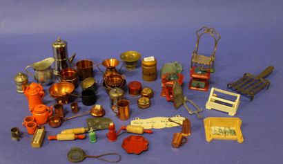 Accessoires de cuisine : moulin à café, fer...