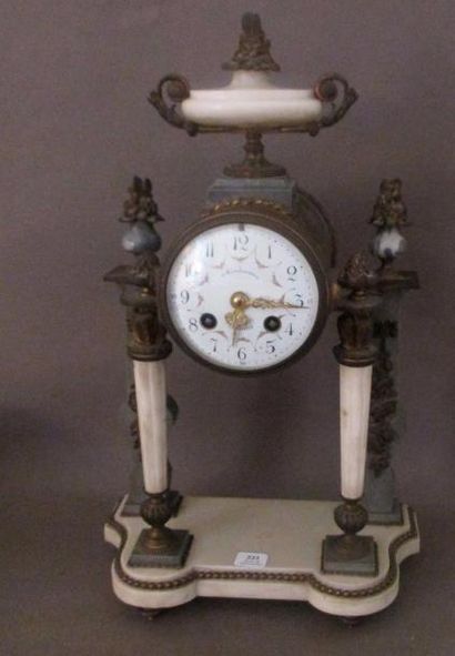 Pendule portique en marbre blanc, gris et...