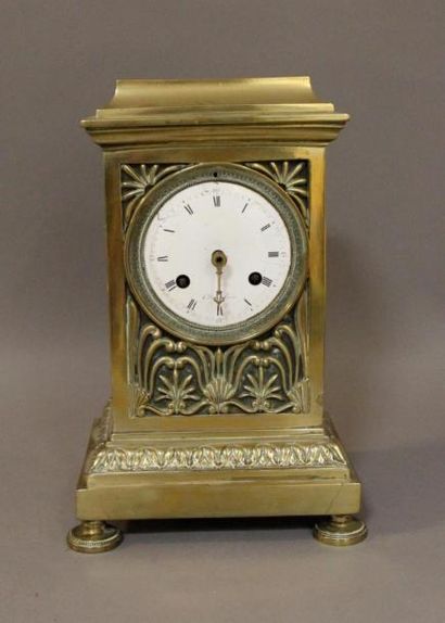 Pendule borne en bronze à décor de palmettes.

H...