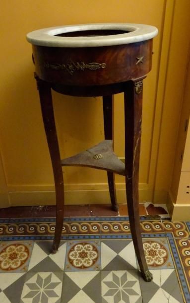 Meuble de toilettes en placage d'acajou,...