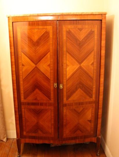 Armoire en bois de placage à deux portes,...