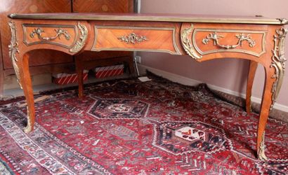 Bureau plat en bois de placage et bronze,...