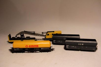 LIMA : rame de 4 voitures et wagons dont...