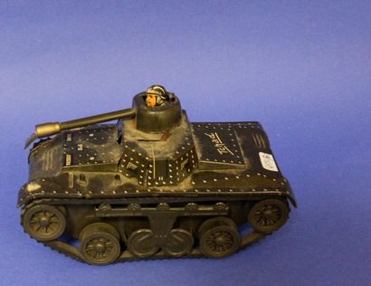Jouet tank en tôle