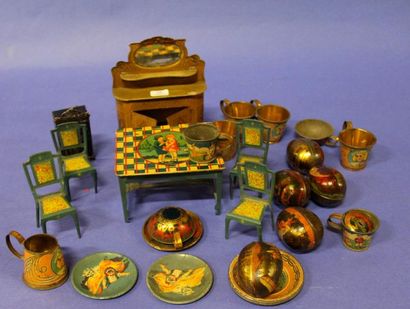 Petit mobilier en tôle et oeufs