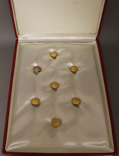Ensemble de souvenirs du Maréchal JUIN :

A)...