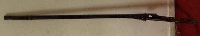 Fusil en bois naturel et incrustation d'os,...