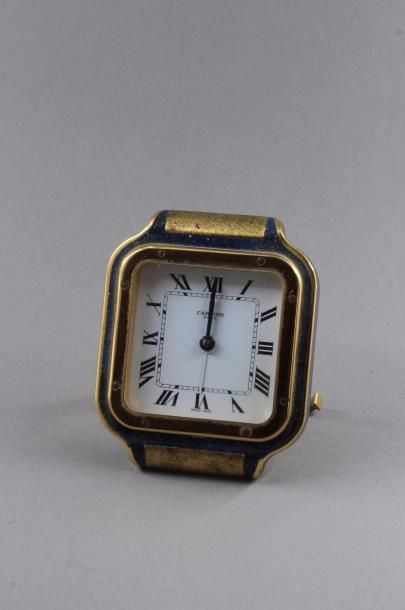 CARTIER

Pendulette de bureau en métal doré...