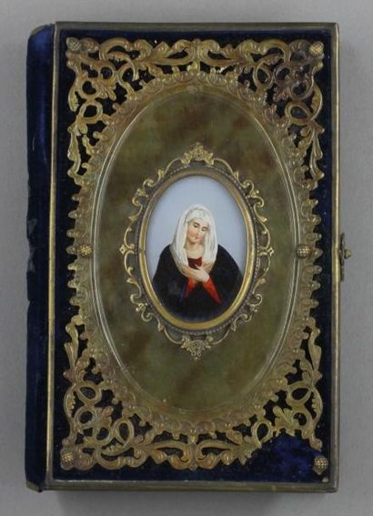 Missel de 1856, plats en écaille, le centre...