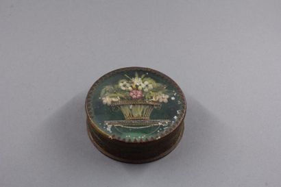 Boite ronde en verre et papier à décor en...