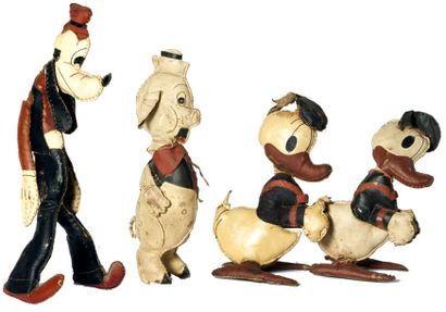 MICKEY MOUSE Lot de quatre jouets en cuir...