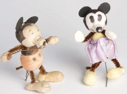 MICKEY MOUSE Paire de figurines représentant...