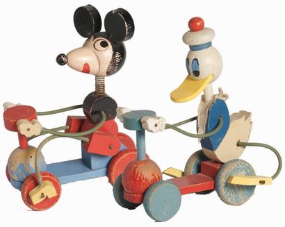 MICKEY MOUSE Très jolie paire de véhicules...