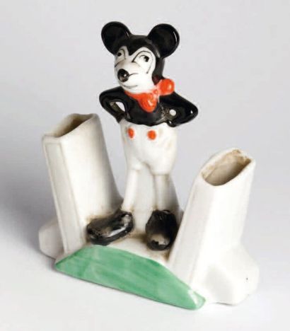 MICKEY MOUSE Figurine Mickey bras croisés...