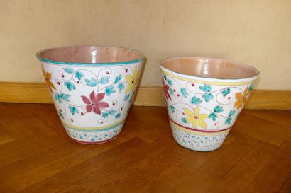 Deux cache-pots en céramique à décor de branchages

H...