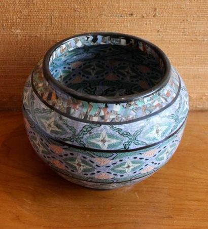 GERBINO vase en terre cuite à décor géométrique...