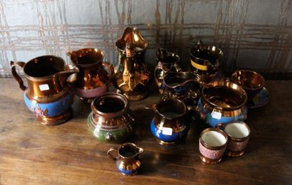 Lot de verseuses, tasses et sous tasse en...