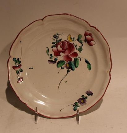 MARSEILLES assiette en faïence à décor polychrome...