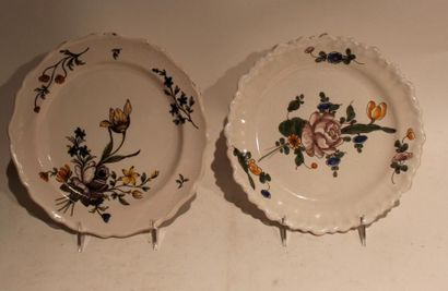 SUD OUEST deux assiettes en faïence à décor...