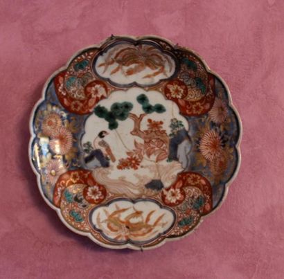 Quatre assiettes en porcelaine décor Imari....