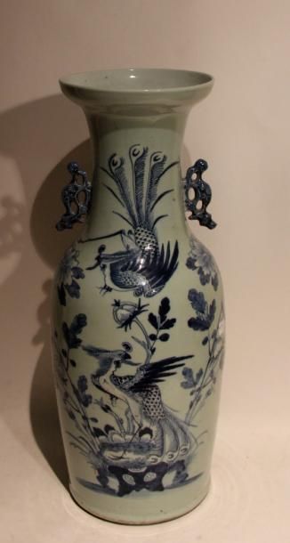Chine vase en porcelaine à décor en bleu...