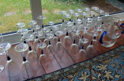 Service de verres en cristal, pieds bleus...