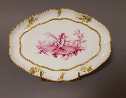 Vincennes
Plateau ovale en porcelaine tendre...