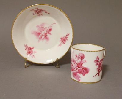 Sèvres
Gobelet litron et sa soucoupe en porcelaine...