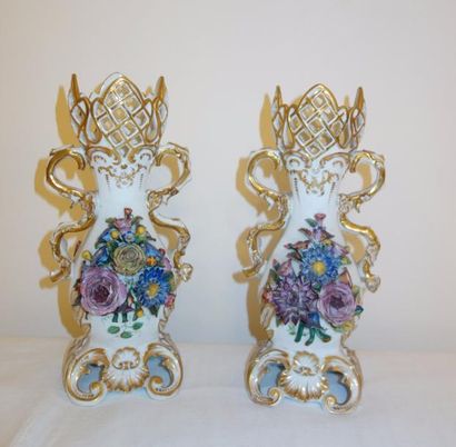 PARIS
Paire de vases de forme balustre en...