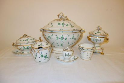 Paris
Lot de porcelaine à décor polychrome...