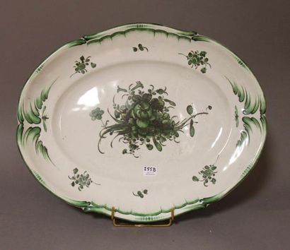 EST
Plat ovale en faïence à décor en camaïeu...
