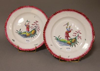 Les Islettes
Deux assiettes en faïence décor...