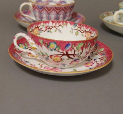 MINTON ET SARREGUEMINES

ensemble de 15 tasses...