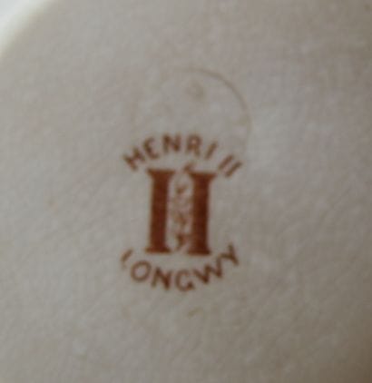 LONGWY
Partie de service de table en faïence...