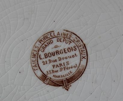 LONGWY
Partie de service de table en faïence...