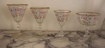MURANO
Partie de service de verres à pied...