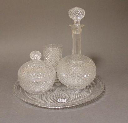 BACCARAT
Nécessaire à eau en verre moulé...