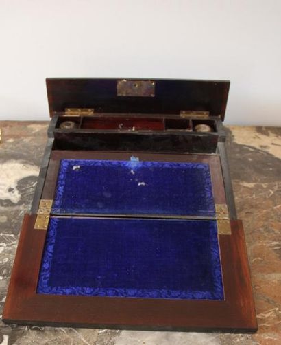Ecritoire en placage d'ébène marqueté de...